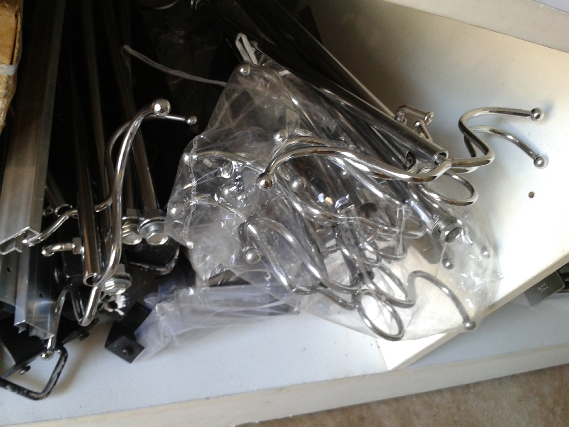 3 handbag stand
